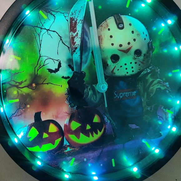 Jason Voorhees Halloween Supreme Clock With Led Lights - Picture 4 of 14